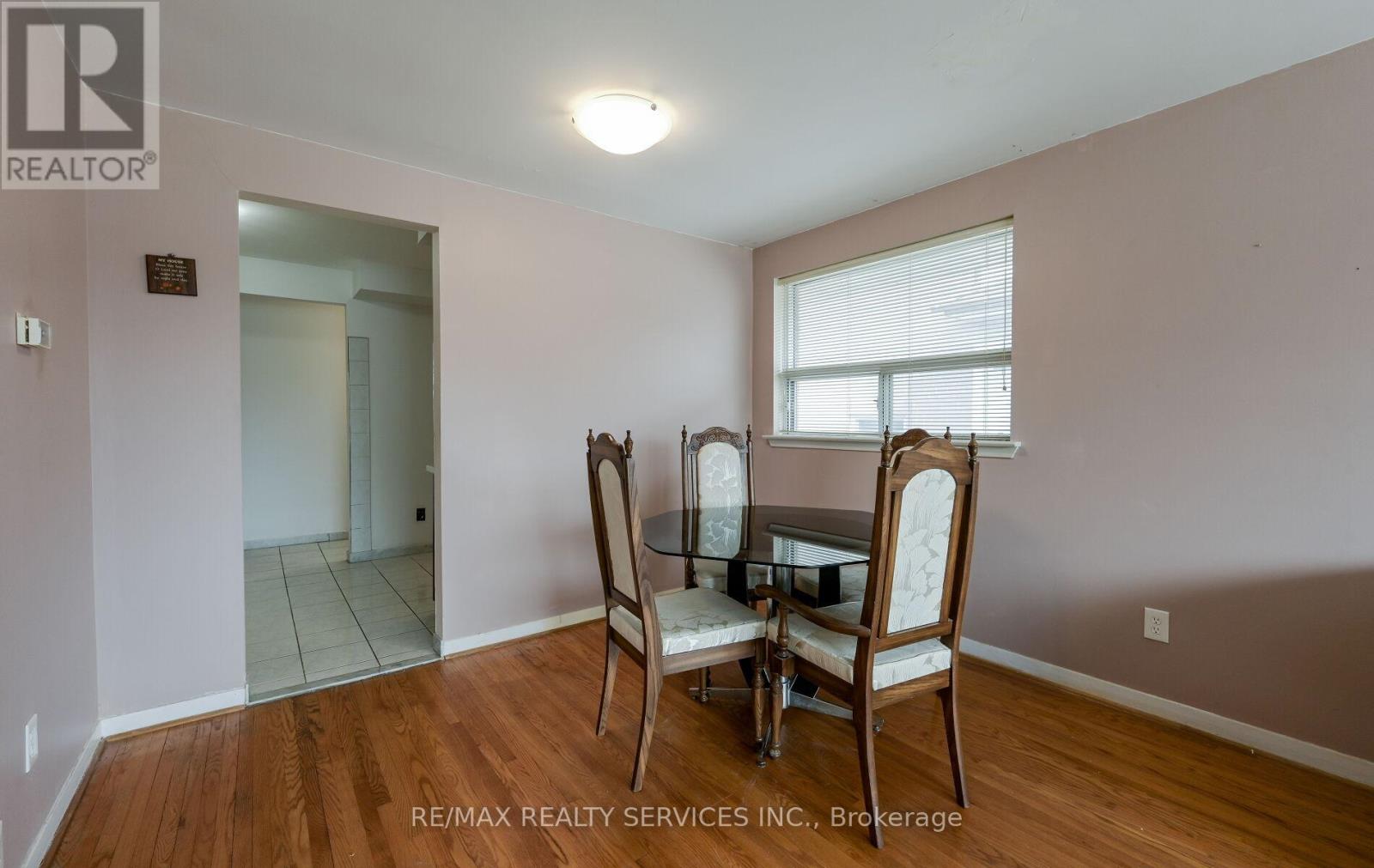 140 Clarence Street, Brampton, Ontario  L6W 1S9 - Photo 6 - W12162479