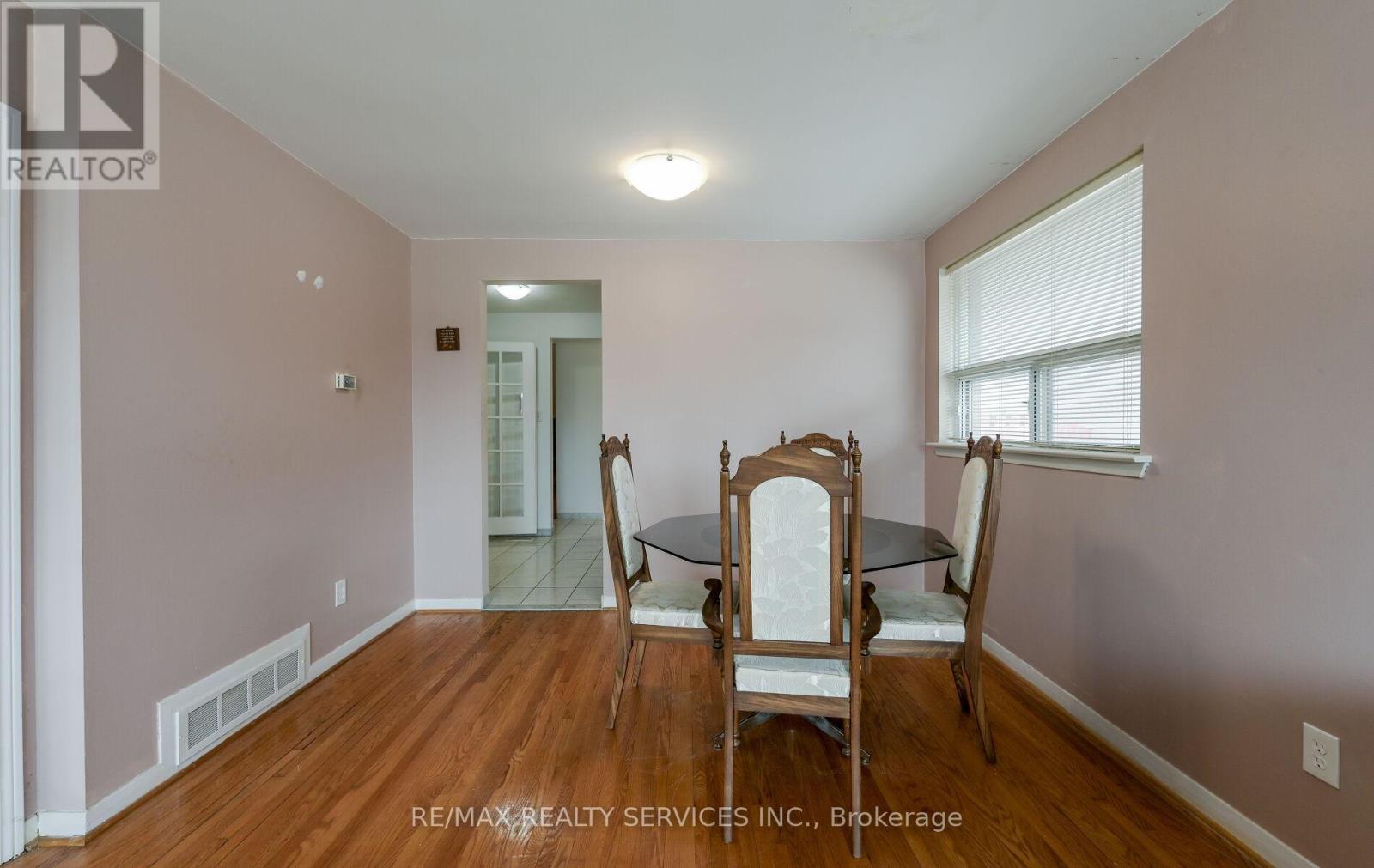 140 Clarence Street, Brampton, Ontario  L6W 1S9 - Photo 7 - W12162479