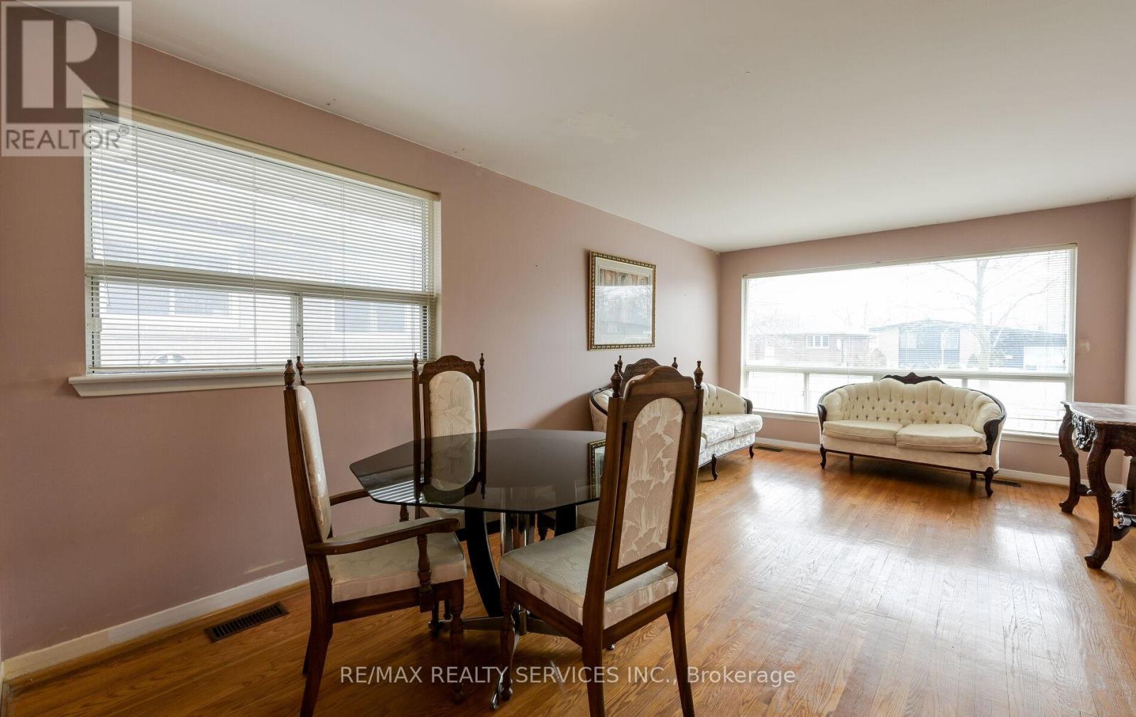 140 Clarence Street, Brampton, Ontario  L6W 1S9 - Photo 8 - W12162479