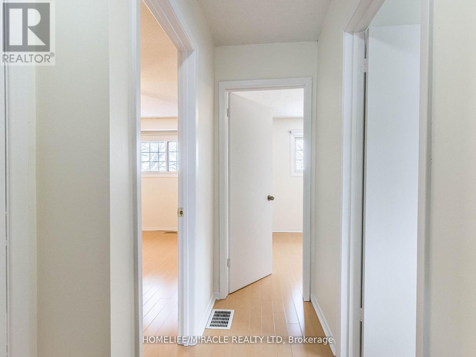 2868 Windjammer Road, Mississauga, Ontario  L5L 1T7 - Photo 17 - W12162513