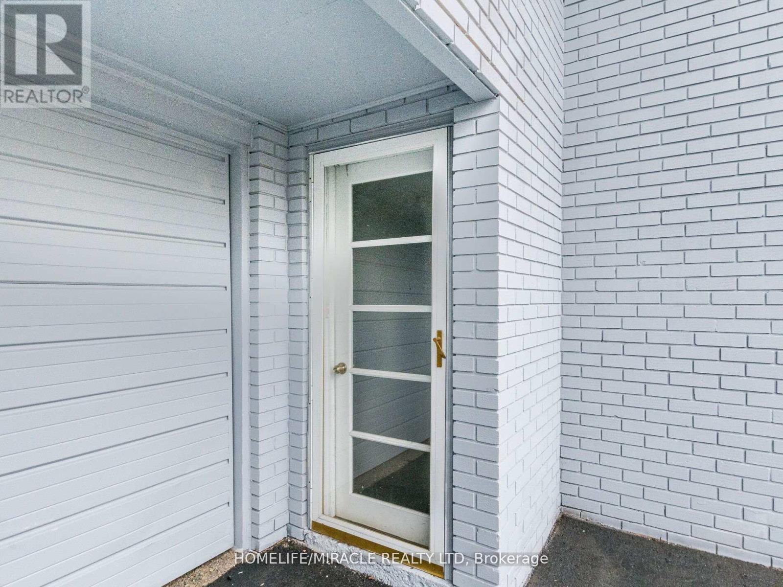 2868 Windjammer Road, Mississauga, Ontario  L5L 1T7 - Photo 5 - W12162513