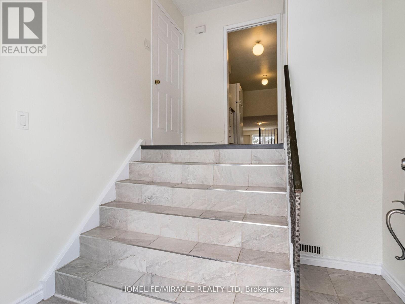 2868 Windjammer Road, Mississauga, Ontario  L5L 1T7 - Photo 6 - W12162513