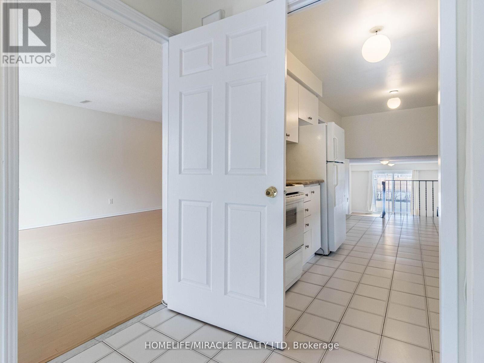 2868 Windjammer Road, Mississauga, Ontario  L5L 1T7 - Photo 8 - W12162513