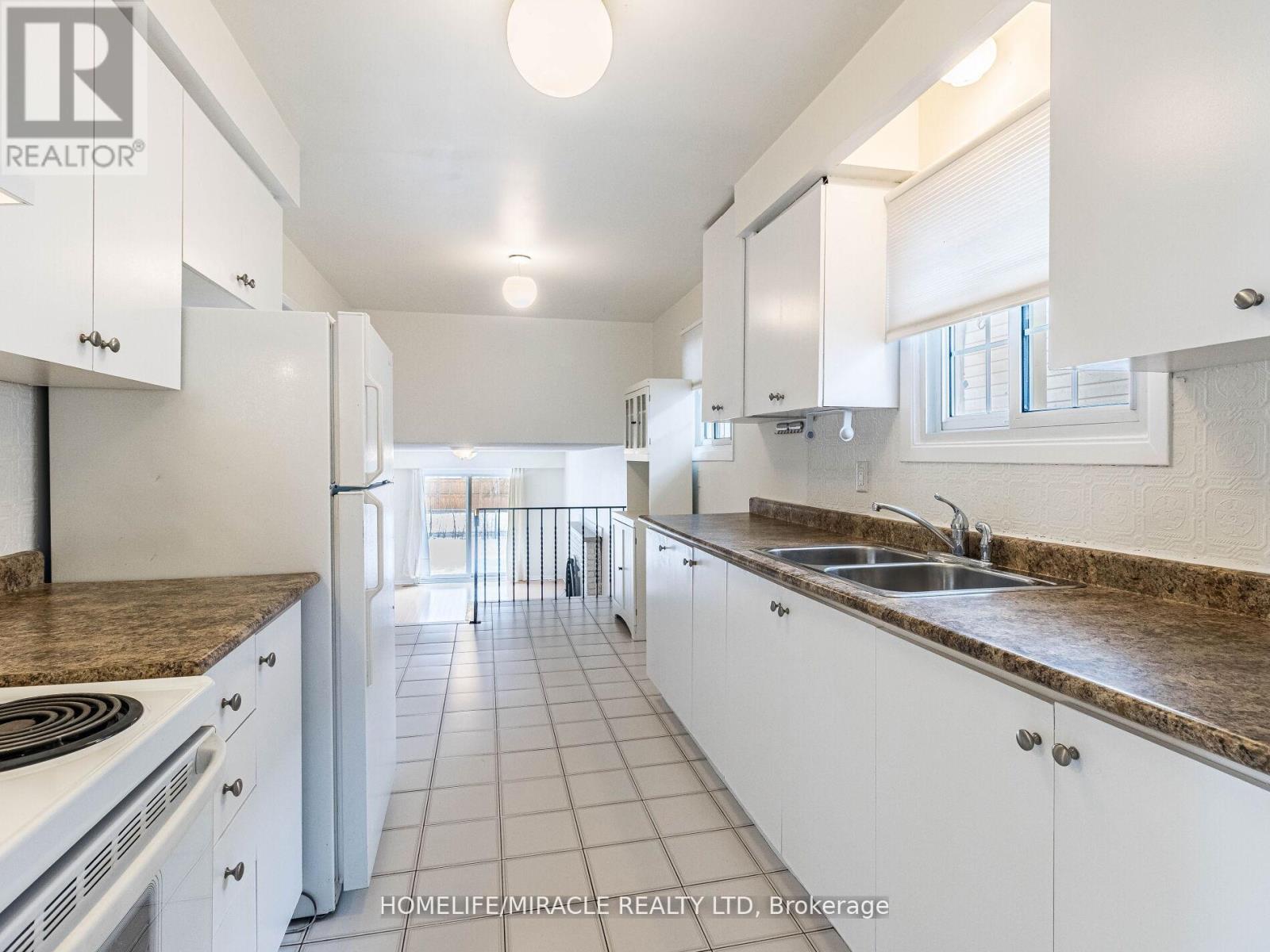 2868 Windjammer Road, Mississauga, Ontario  L5L 1T7 - Photo 9 - W12162513