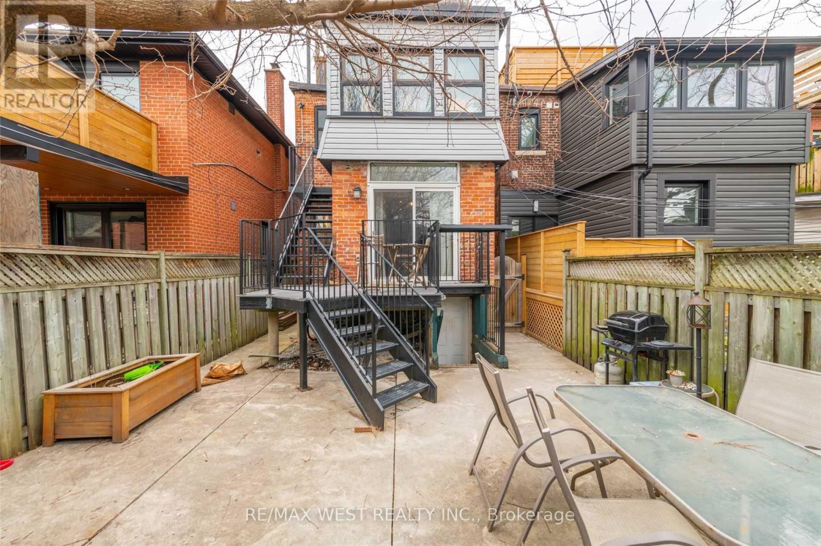 Main - 734 Indian Road, Toronto, Ontario  M6P 2E3 - Photo 23 - W12162533