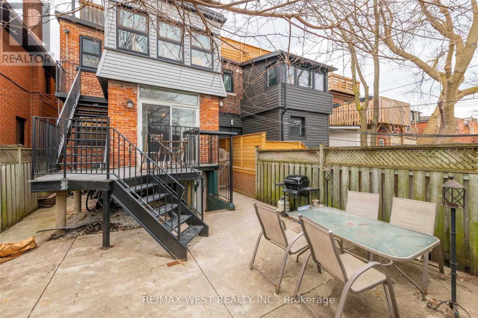 Main - 734 Indian Road, Toronto, Ontario  M6P 2E3 - Photo 24 - W12162533