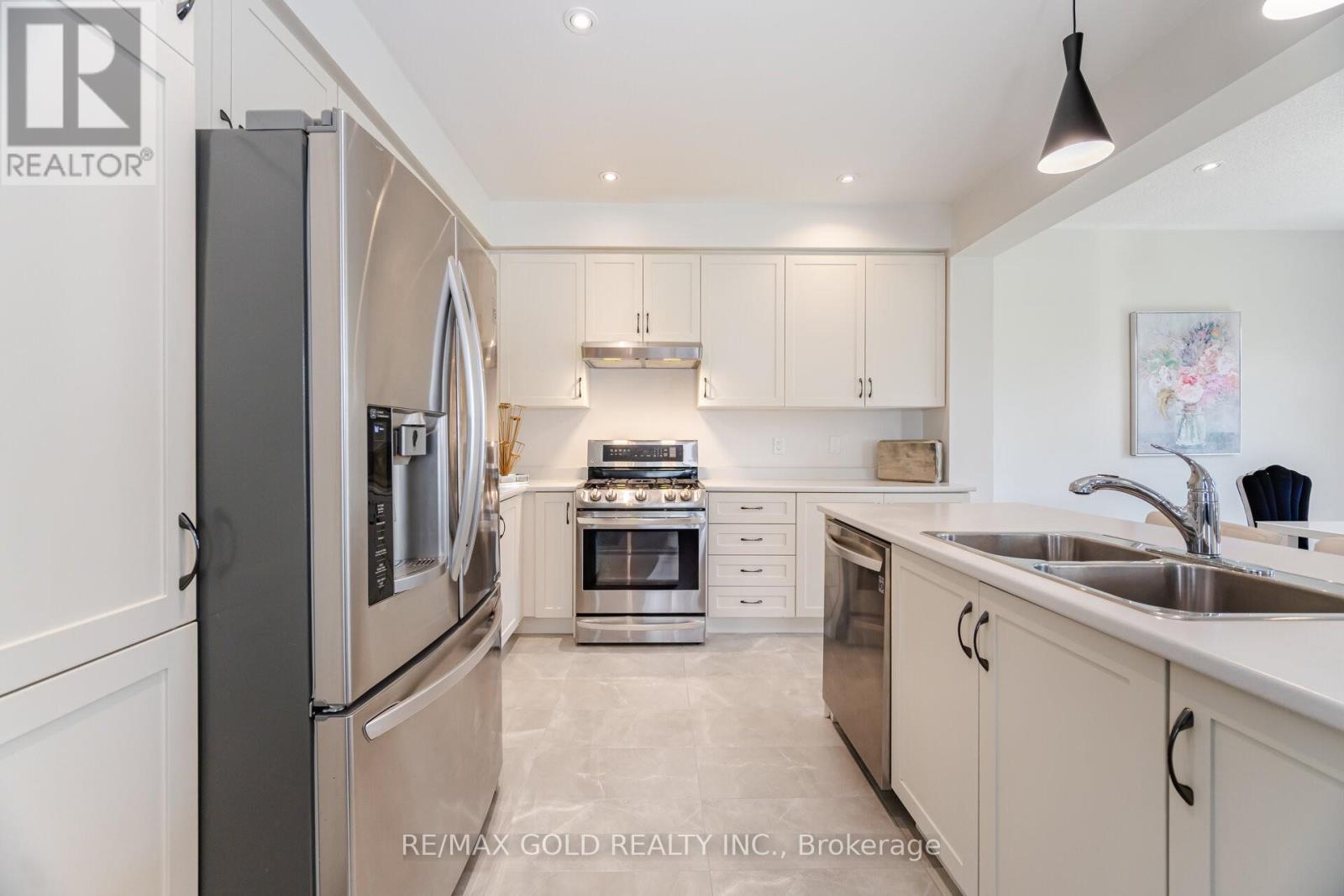 209 Castle Oaks Crossing, Brampton, Ontario  L6P 3X3 - Photo 10 - W12162548