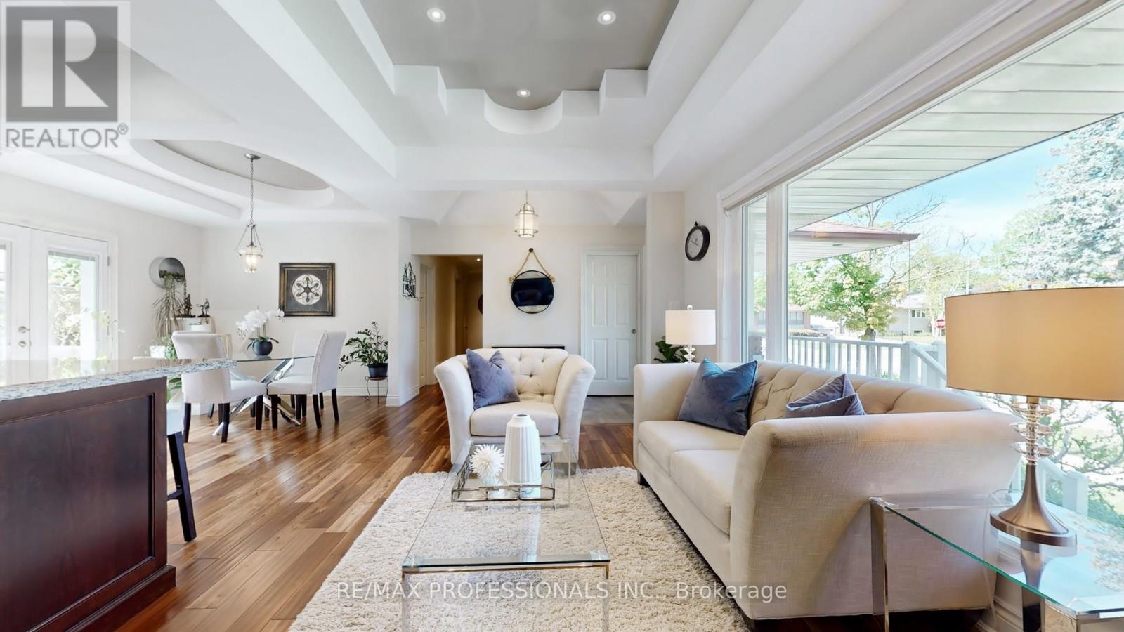 2 Woodpark Road, Toronto, Ontario  M9P 1M1 - Photo 5 - W12162553