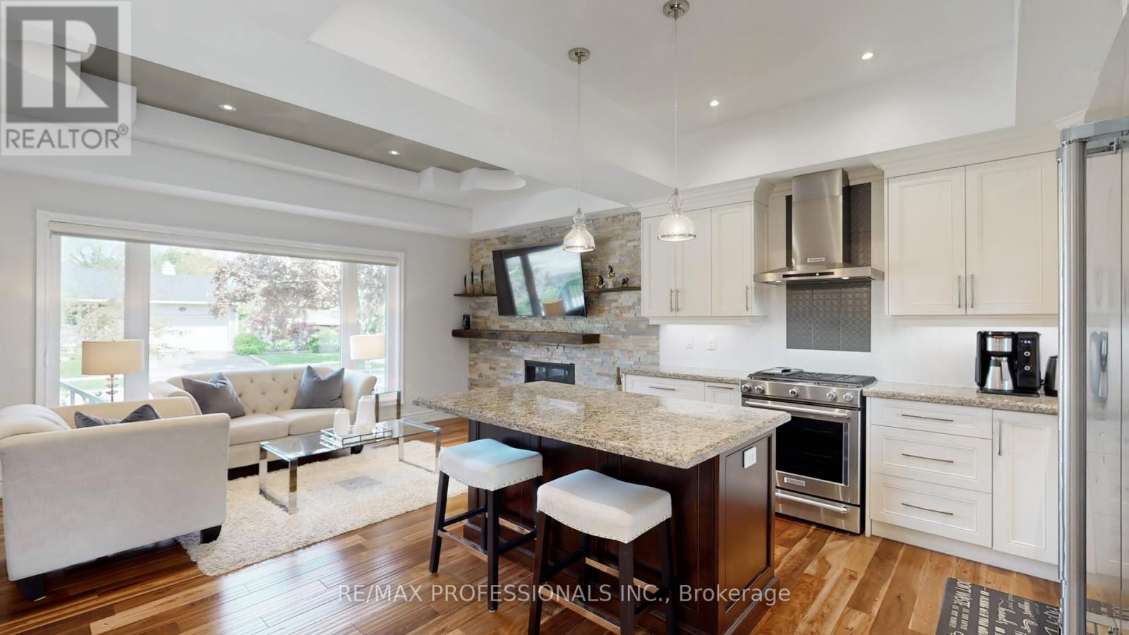 2 Woodpark Road, Toronto, Ontario  M9P 1M1 - Photo 7 - W12162553