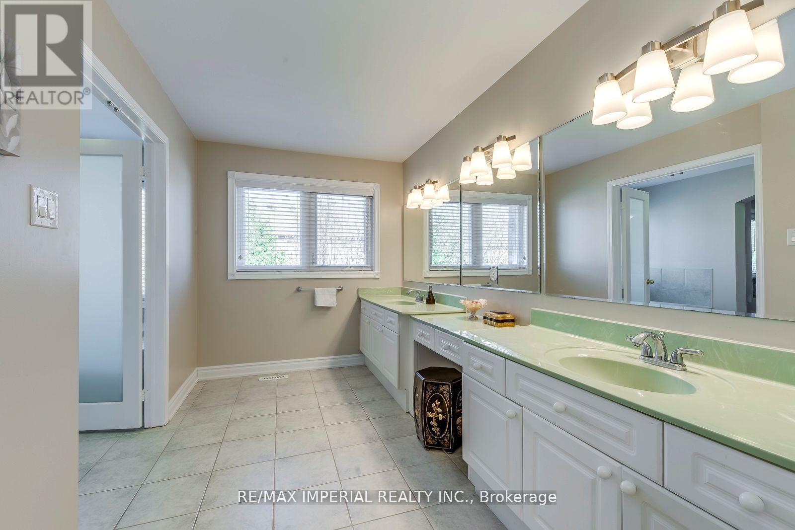 3677 Swanson Drive, Mississauga, Ontario  L5N 8J6 - Photo 30 - W12162557