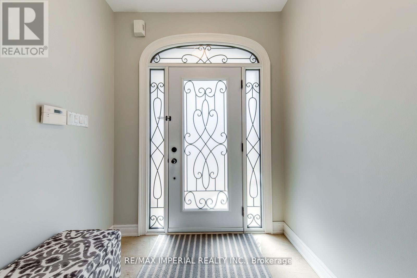 3677 Swanson Drive, Mississauga, Ontario  L5N 8J6 - Photo 4 - W12162557