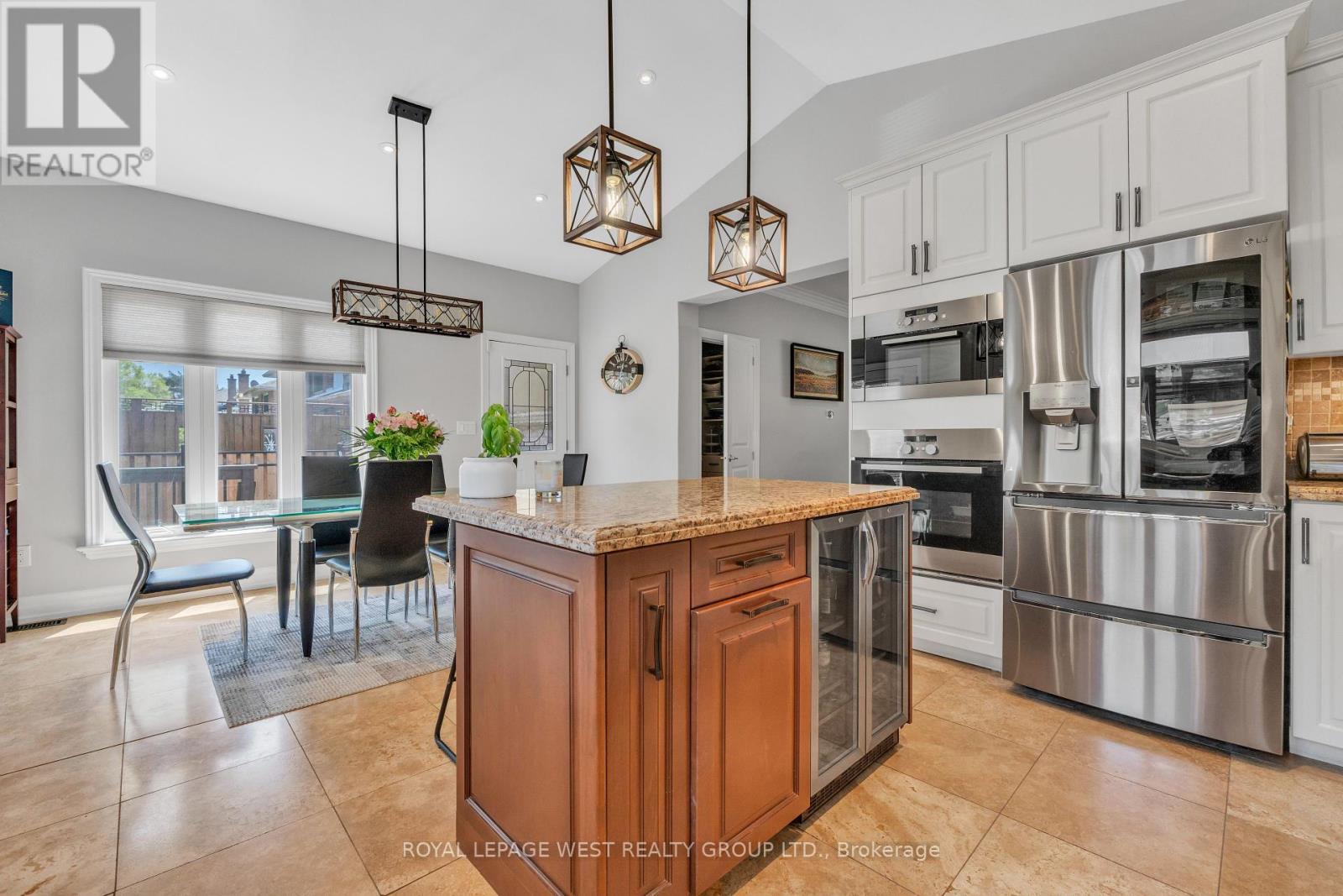 1321 Canford Crescent, Mississauga, Ontario  L5J 3M9 - Photo 13 - W12162562