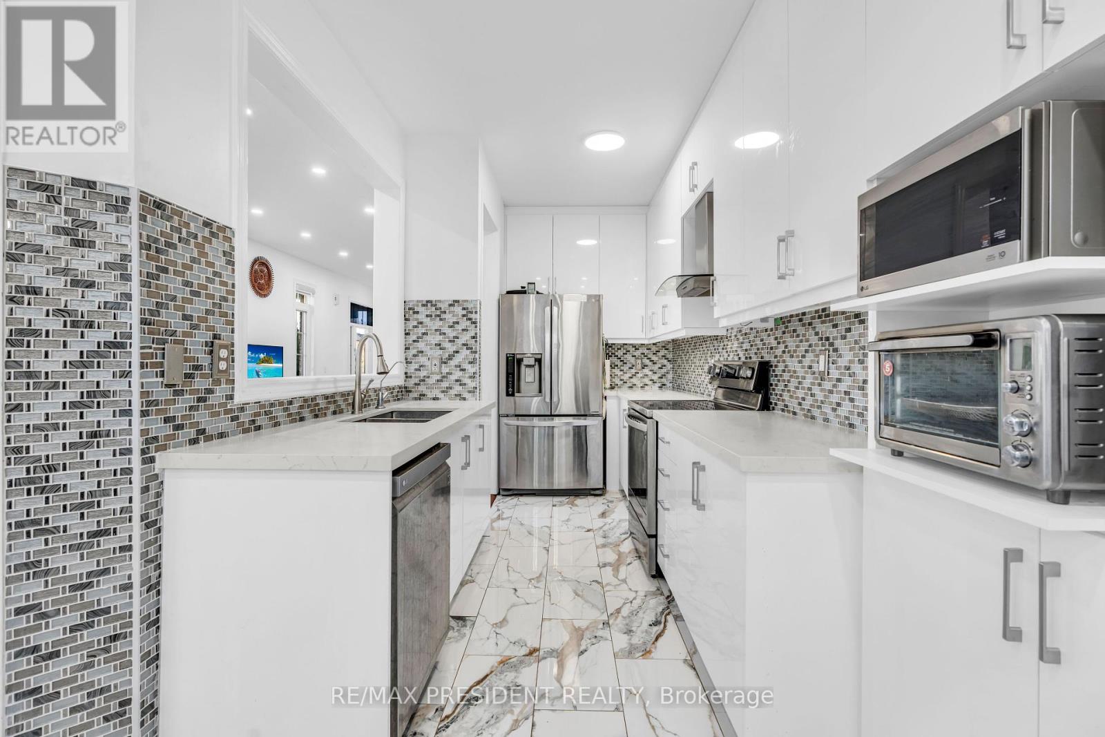 994 Ledbury Crescent, Mississauga, Ontario  L5V 2P7 - Photo 13 - W12162607