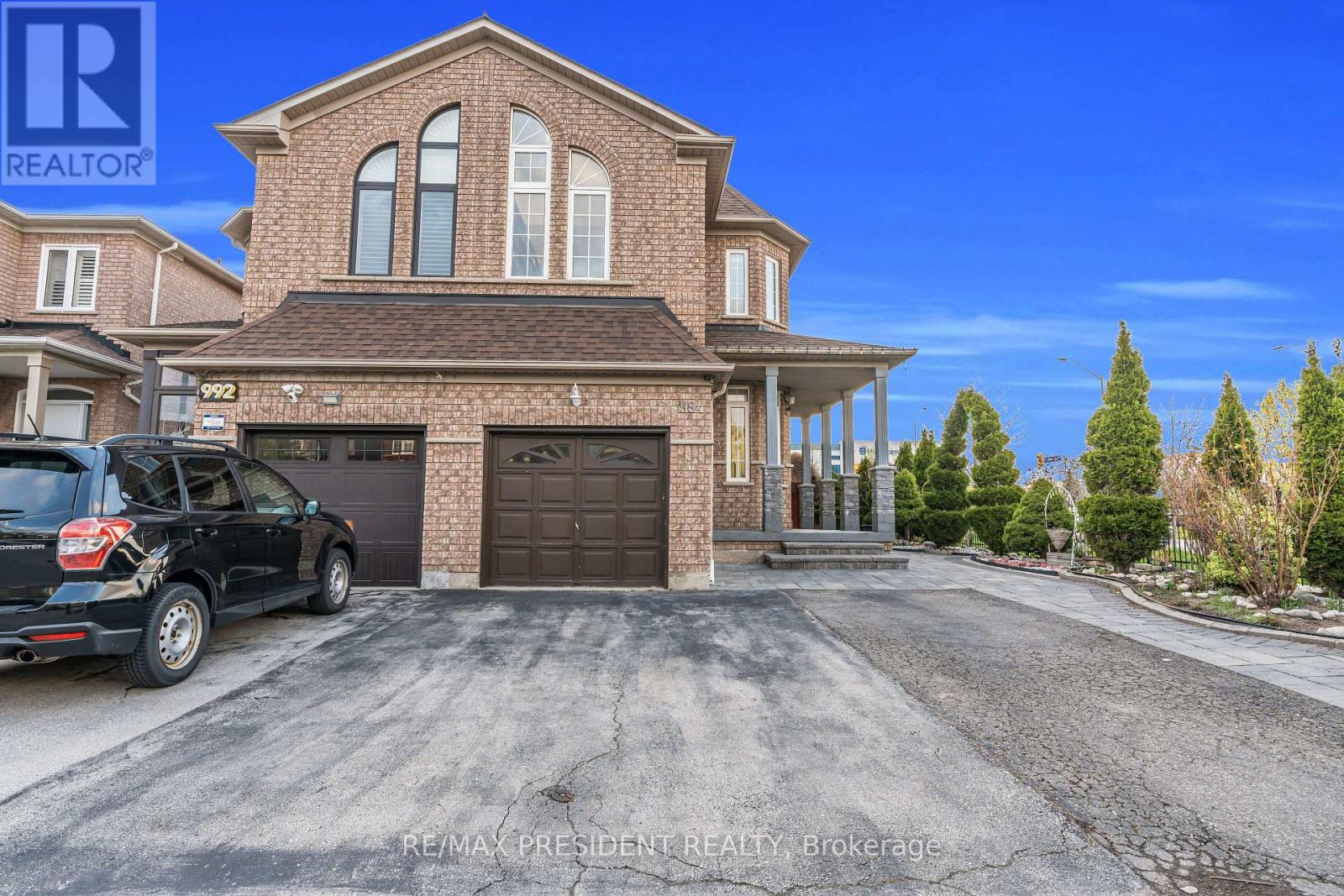 994 Ledbury Crescent, Mississauga, Ontario  L5V 2P7 - Photo 3 - W12162607