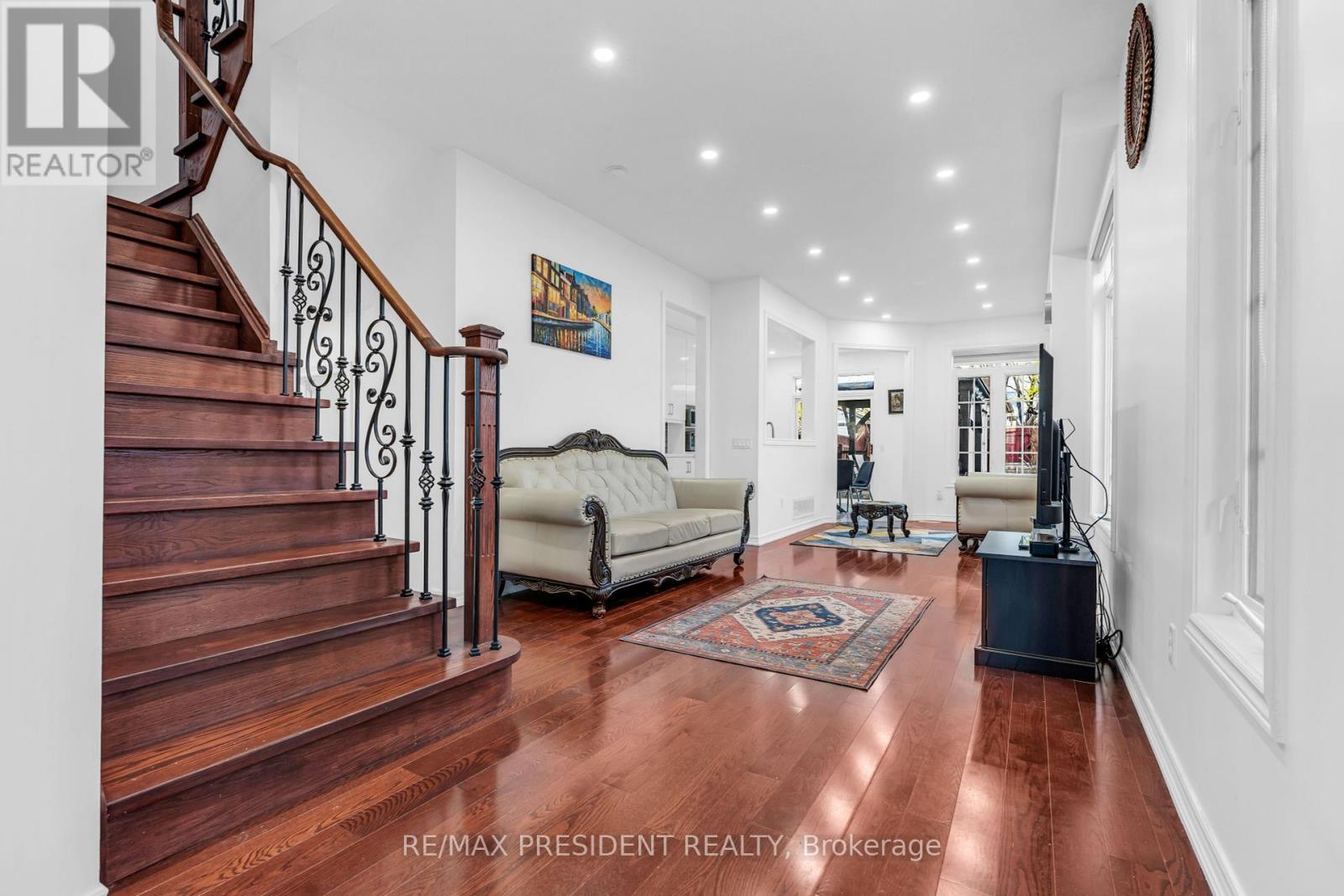 994 Ledbury Crescent, Mississauga, Ontario  L5V 2P7 - Photo 7 - W12162607