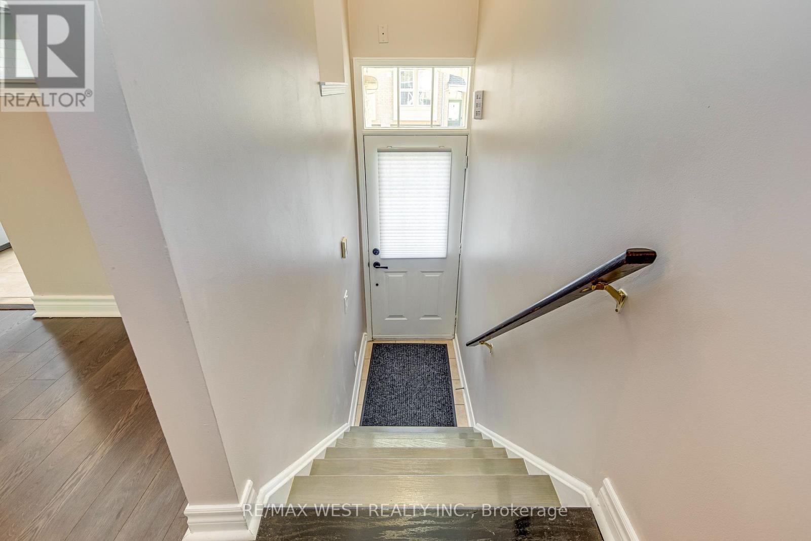 122 - 50 Strathaven Drive, Mississauga, Ontario  L5R 4E7 - Photo 3 - W12162623