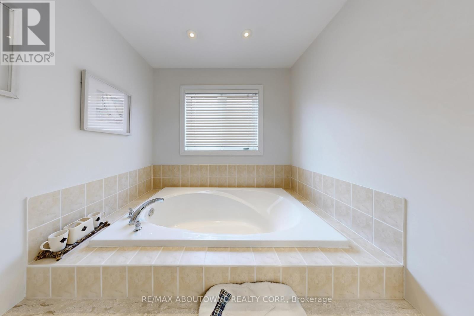 2446 Tesla Crescent, Oakville, Ontario  L6H 7T6 - Photo 28 - W12162638