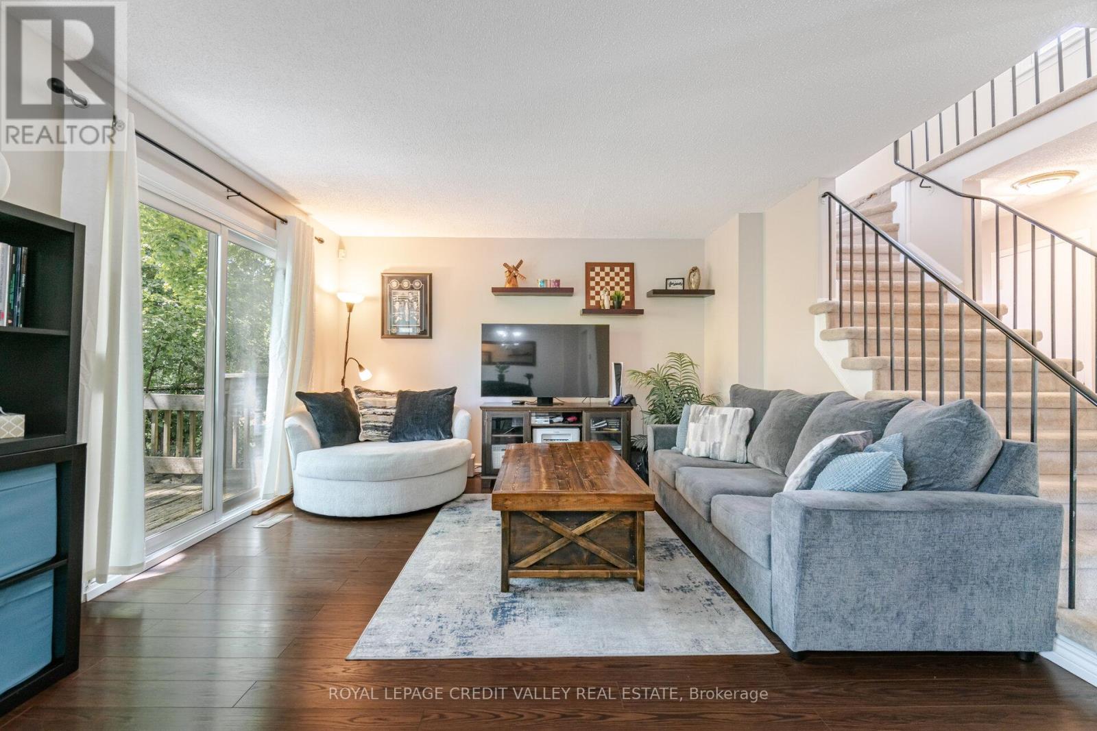 76 Majestic Crescent, Brampton, Ontario  L6S 3N2 - Photo 8 - W12162646
