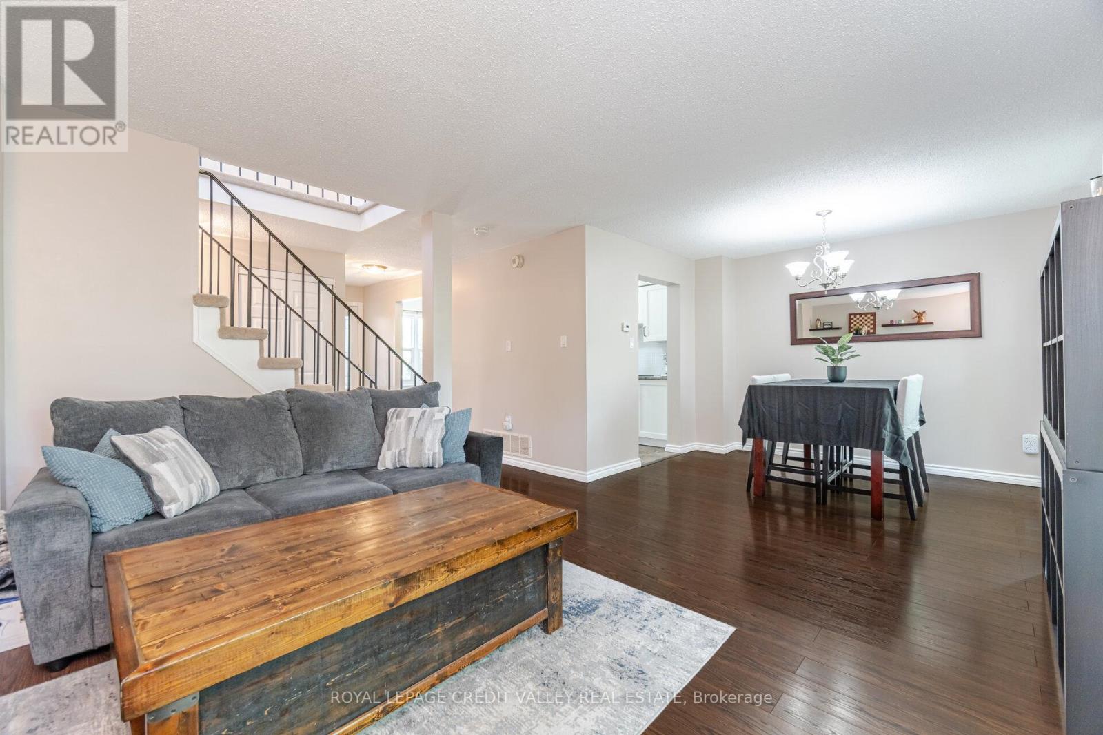 76 Majestic Crescent, Brampton, Ontario  L6S 3N2 - Photo 9 - W12162646