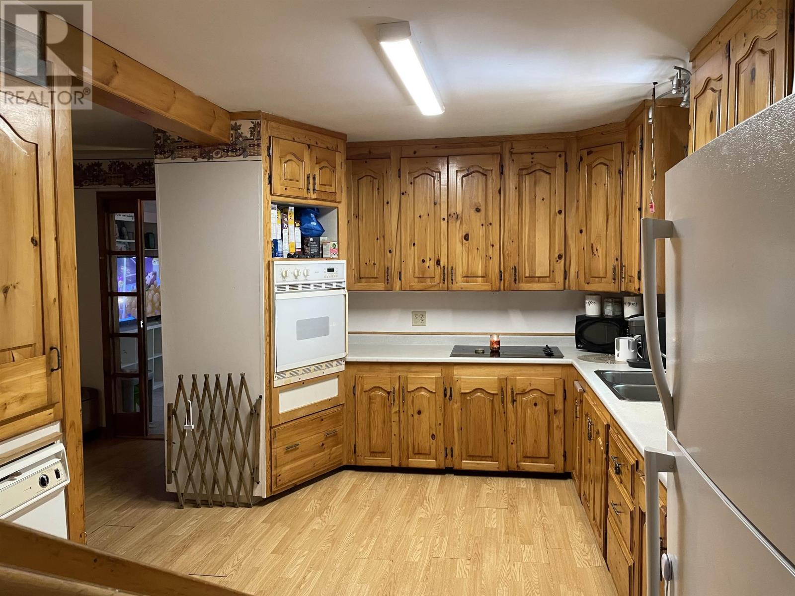 393 St. Phillips Street, Bridgewater, Nova Scotia  B4V 1W7 - Photo 4 - 202503340