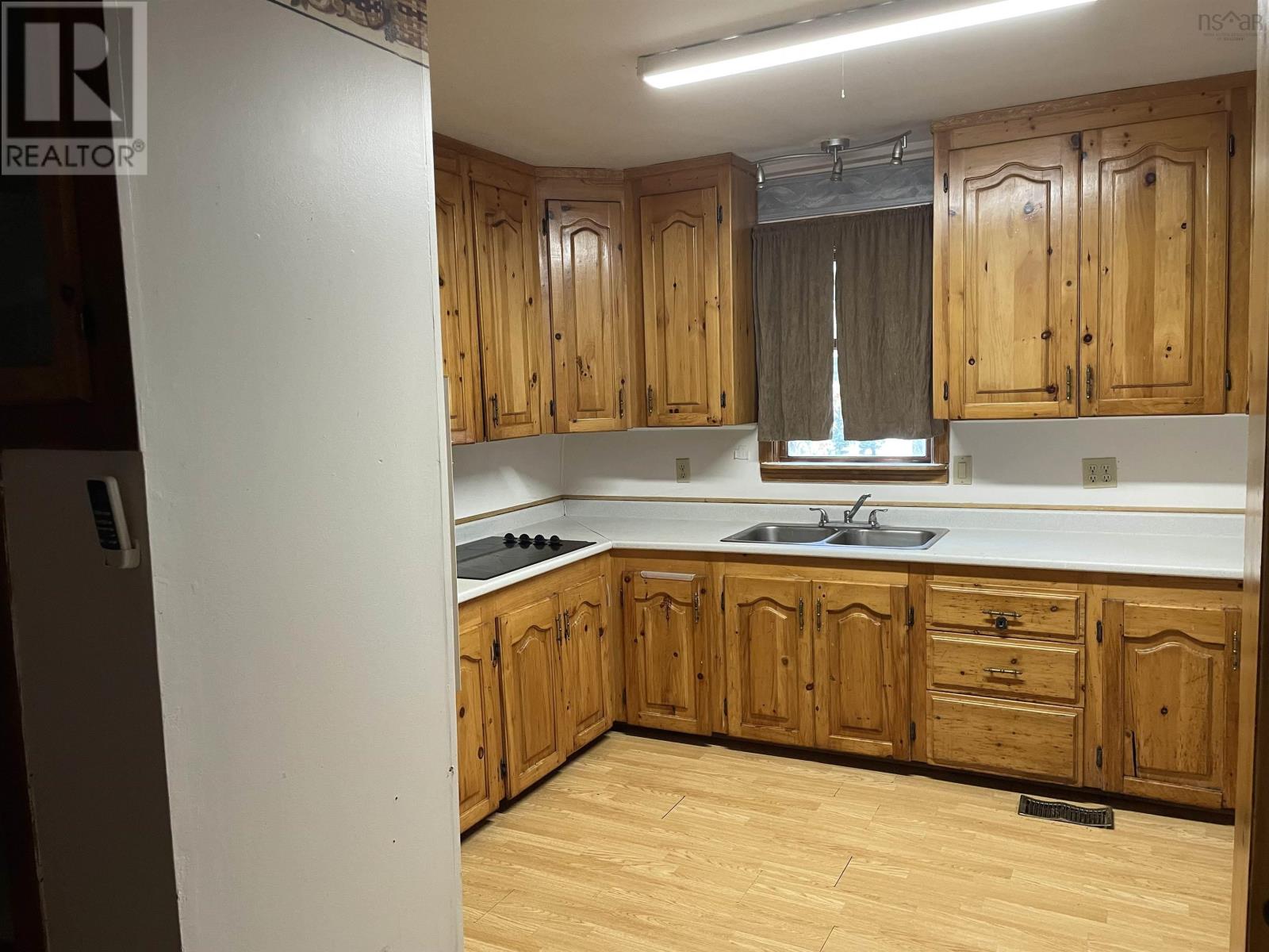 393 St. Phillips Street, Bridgewater, Nova Scotia  B4V 1W7 - Photo 5 - 202503340