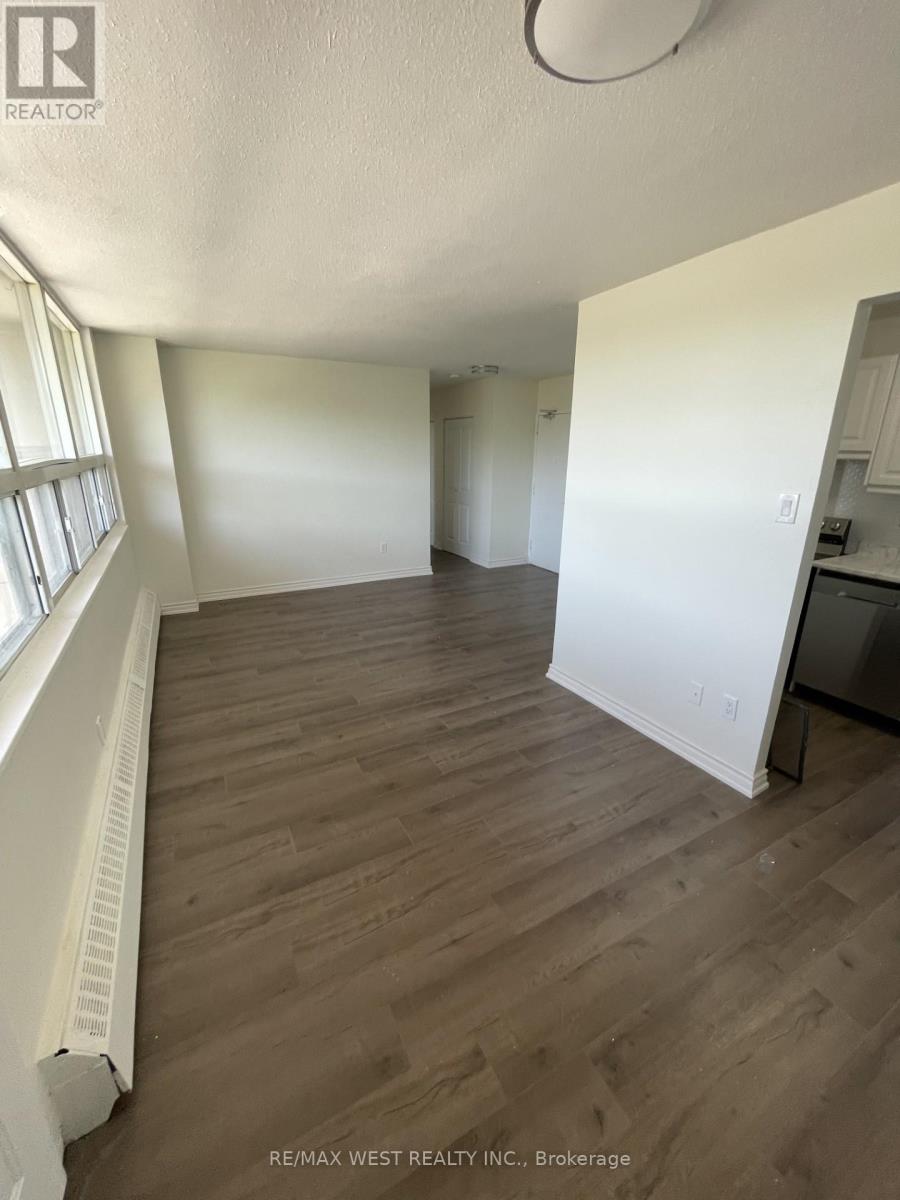 403 - 15 Albright Road, Hamilton, Ontario  L8K 5J2 - Photo 9 - X12162495