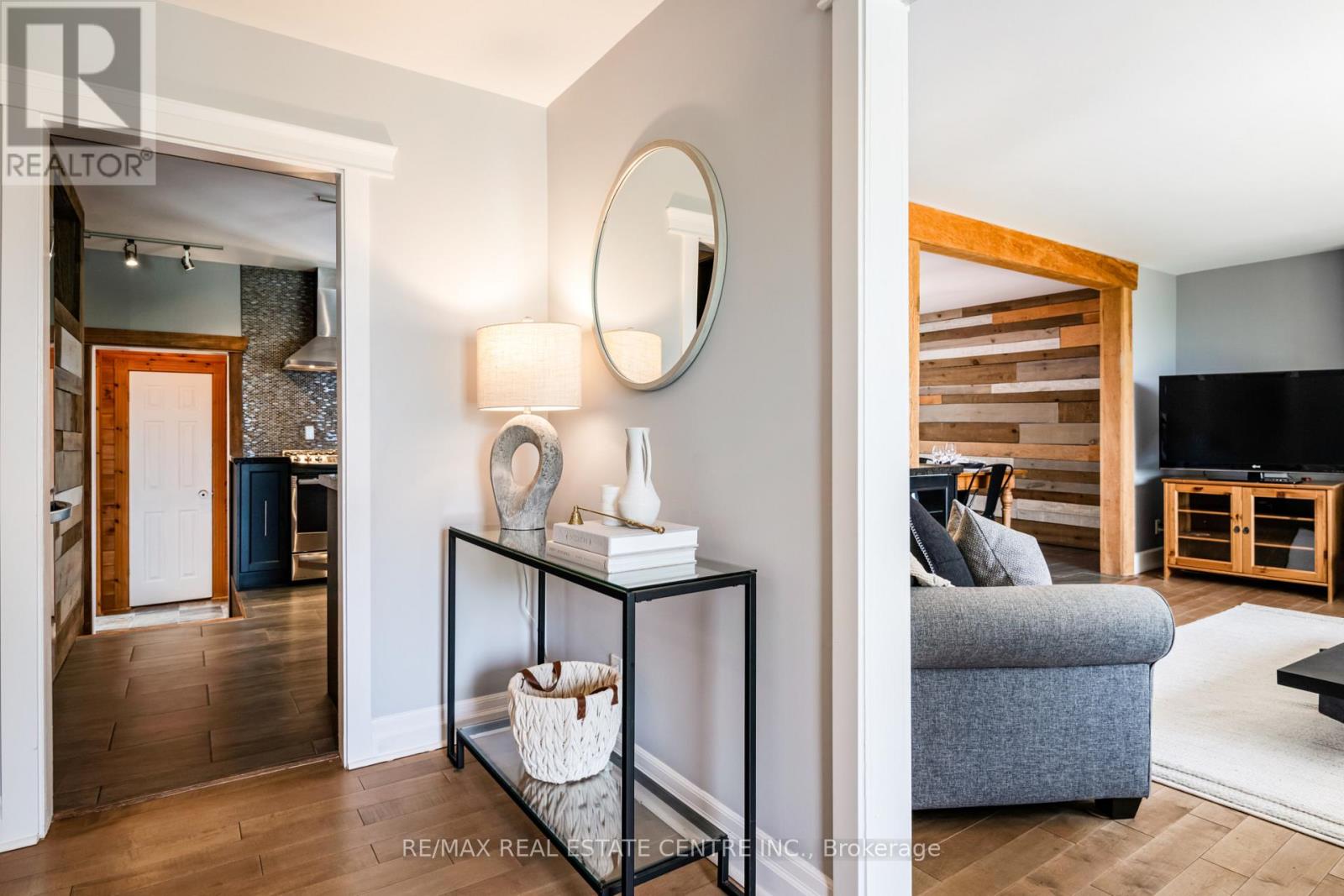 Property at 188 LAKESHORE ROAD E image 2