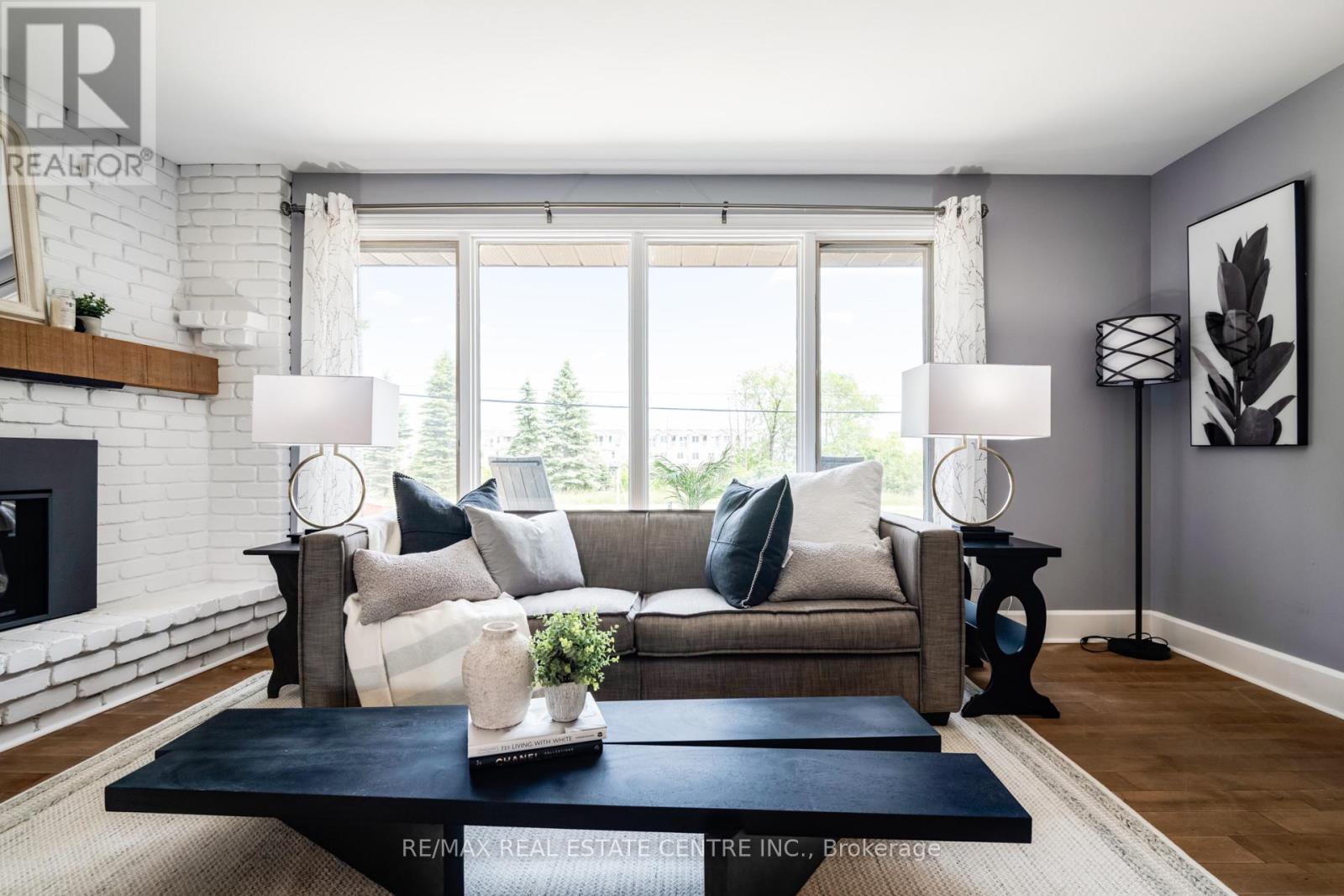 Property at 188 LAKESHORE ROAD E image 5