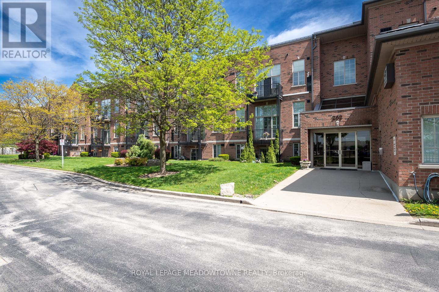 318 - 262 Dundas Street E, Hamilton (Waterdown), Ontario  L8B 1A9 - Photo 1 - X12162658