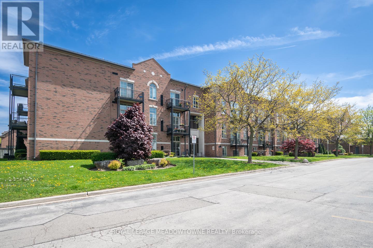 318 - 262 Dundas Street E, Hamilton (Waterdown), Ontario  L8B 1A9 - Photo 3 - X12162658