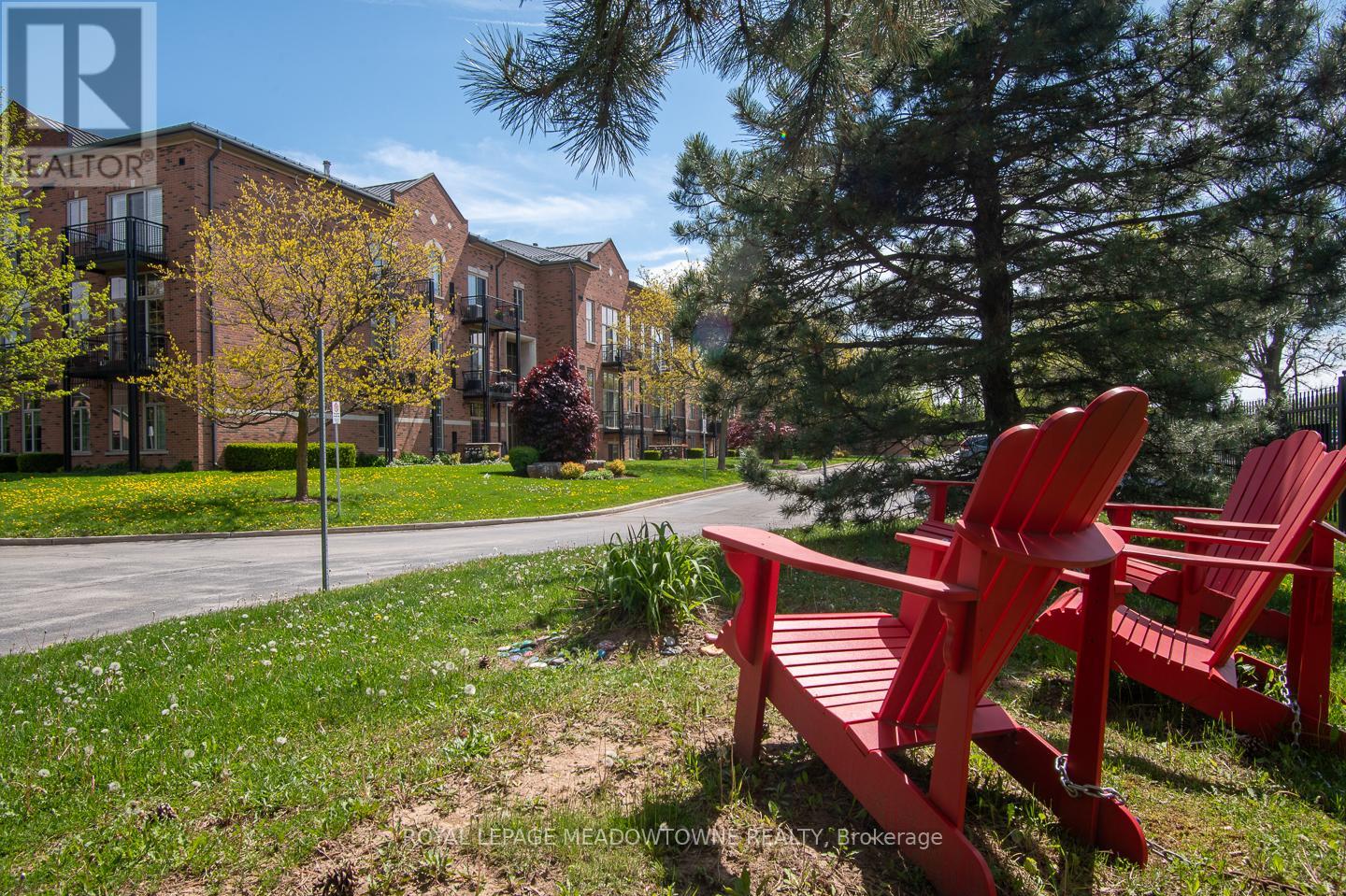 318 - 262 Dundas Street E, Hamilton (Waterdown), Ontario  L8B 1A9 - Photo 4 - X12162658