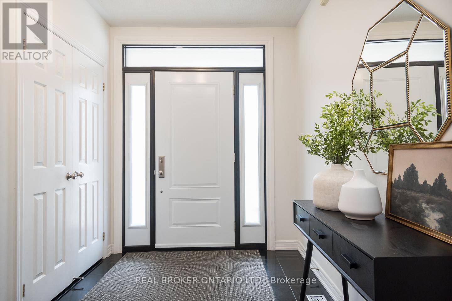 446 Black Drive, Milton, Ontario  L9T 6S1 - Photo 4 - W12159352