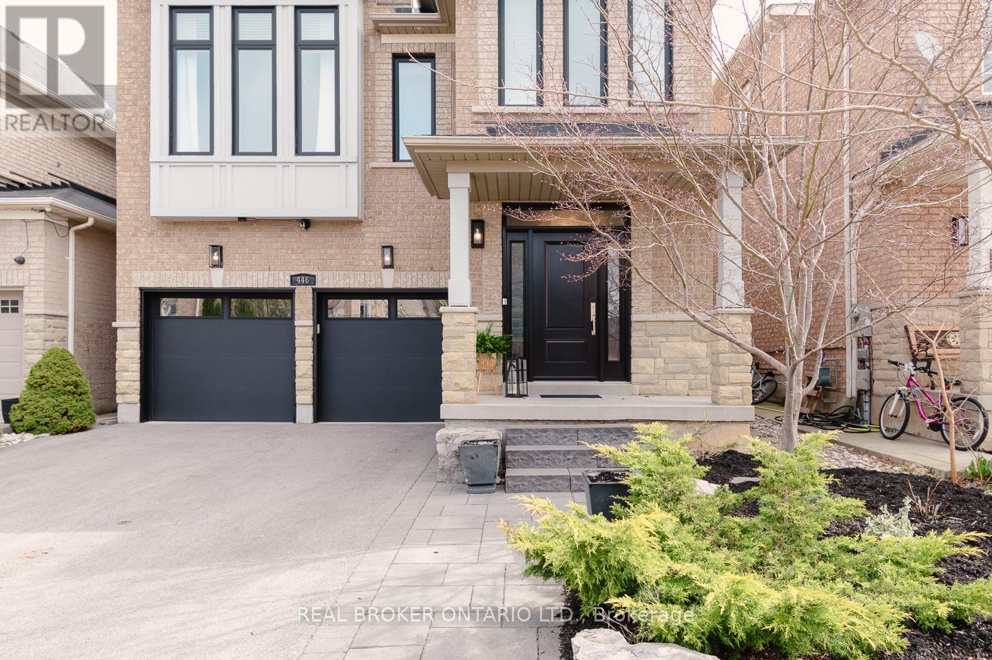 446 Black Drive, Milton, Ontario  L9T 6S1 - Photo 2 - W12159352