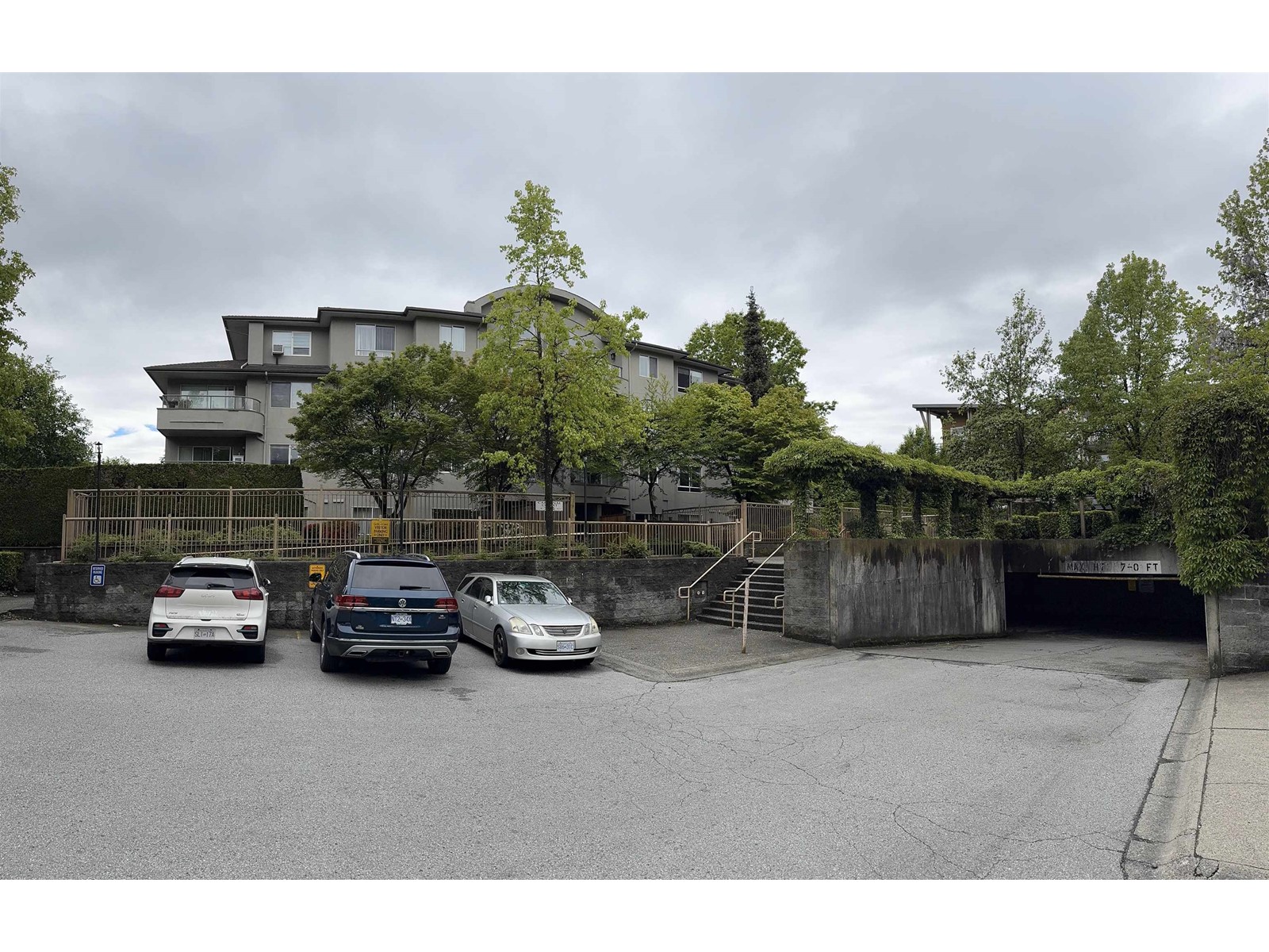 407 7475 138 Street, Surrey, British Columbia  V3W 0Y9 - Photo 2 - R3005202