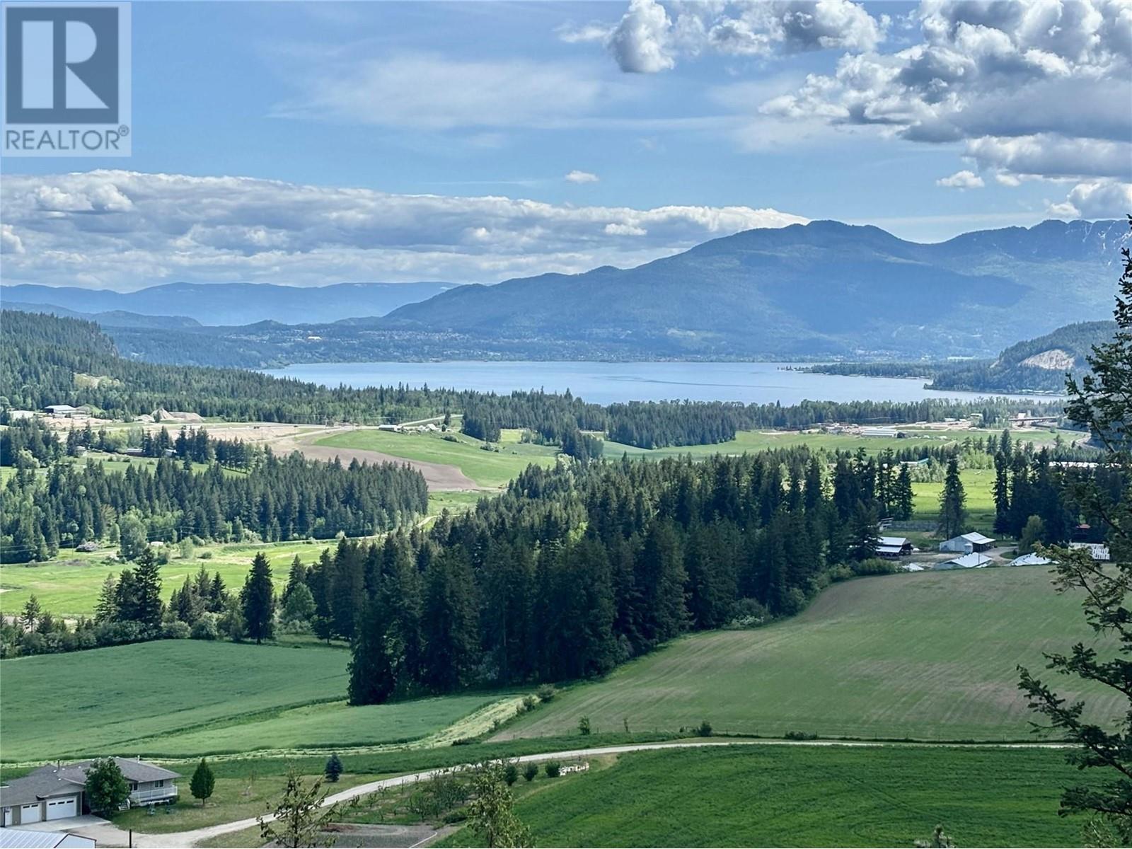 1611 Tappen Notch Hill Road, Tappen, British Columbia