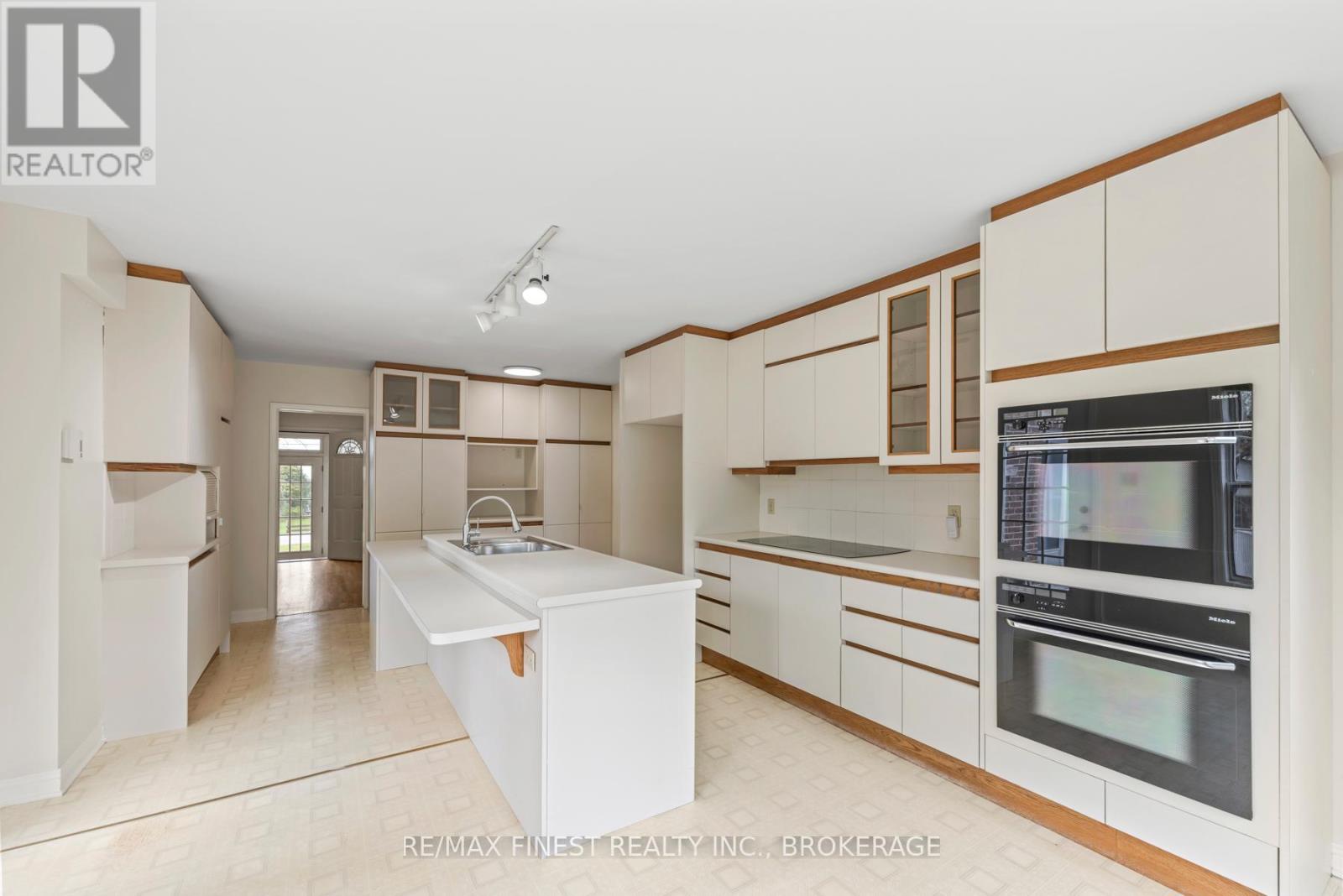 38 Lakeland Point Drive, Kingston (City Southwest), Ontario  K7M 4E7 - Photo 12 - X12162813