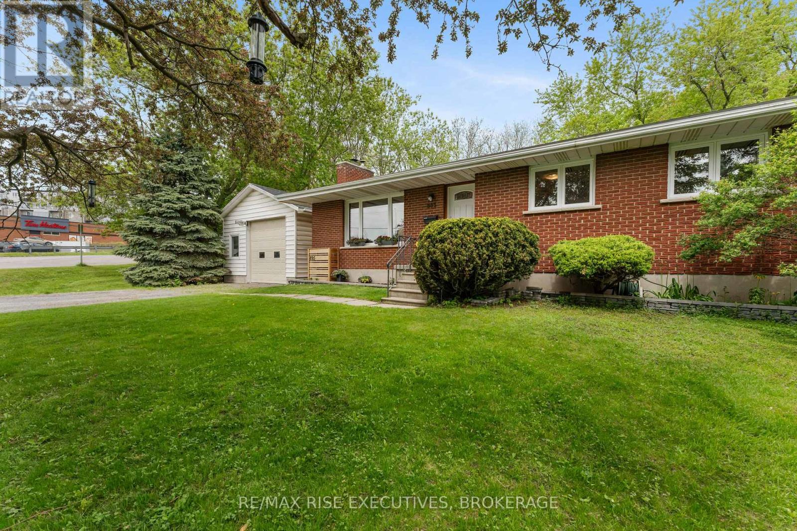 895 Purdy's Court, Kingston, Ontario  K7M 3N1 - Photo 2 - X12162907