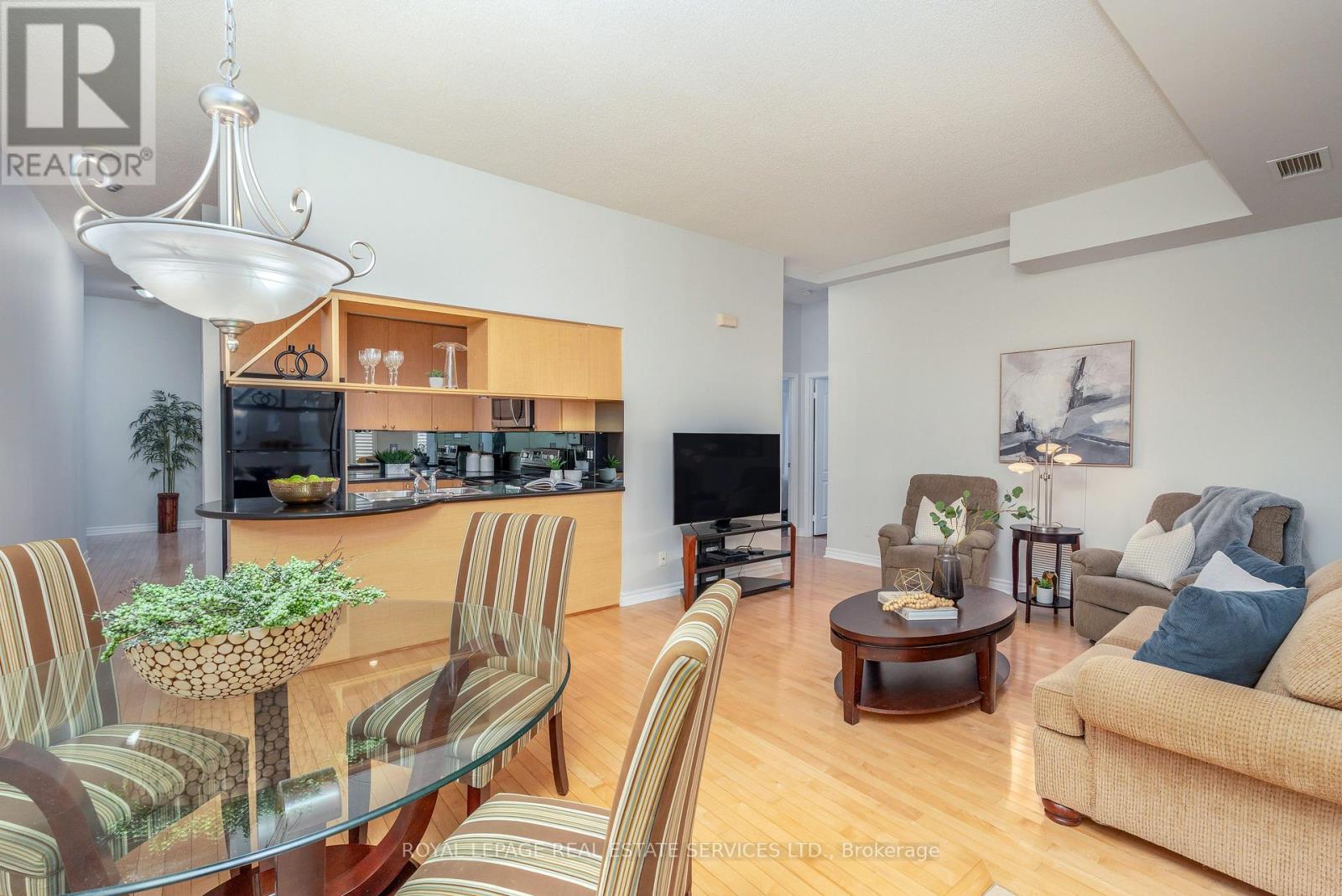 104 - 320 City Centre Drive, Mississauga, Ontario  L5B 4P8 - Photo 10 - W12127097
