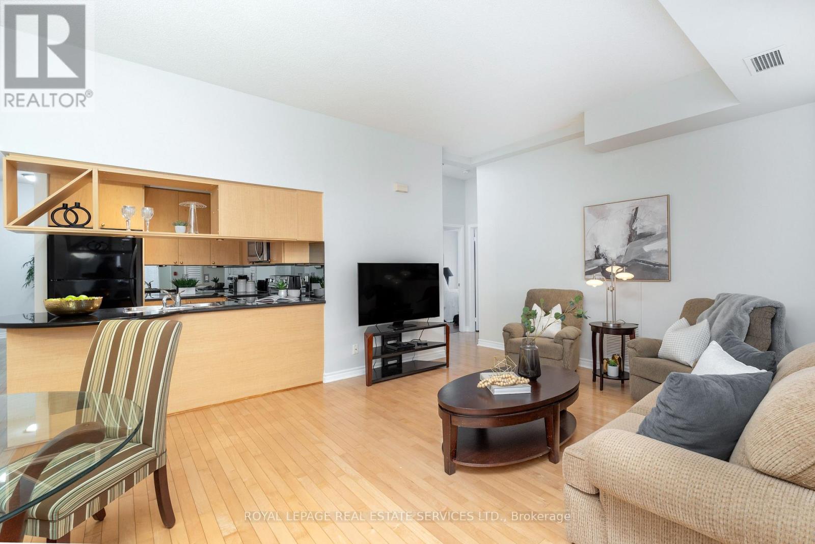 104 - 320 City Centre Drive, Mississauga, Ontario  L5B 4P8 - Photo 11 - W12127097