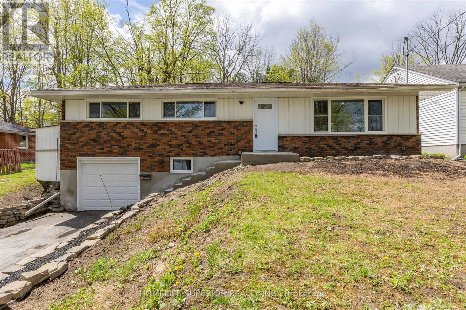 1243 Albertus Avenue, Peterborough Central, Ontario  K9J 6A3 - Photo 2 - X12162878
