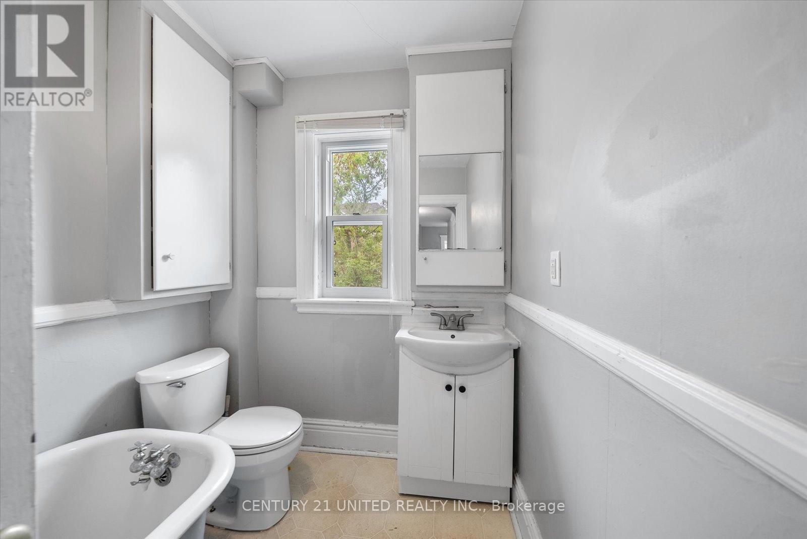 252 London Street, Peterborough Central, Ontario  K9H 2Z2 - Photo 21 - X12162896