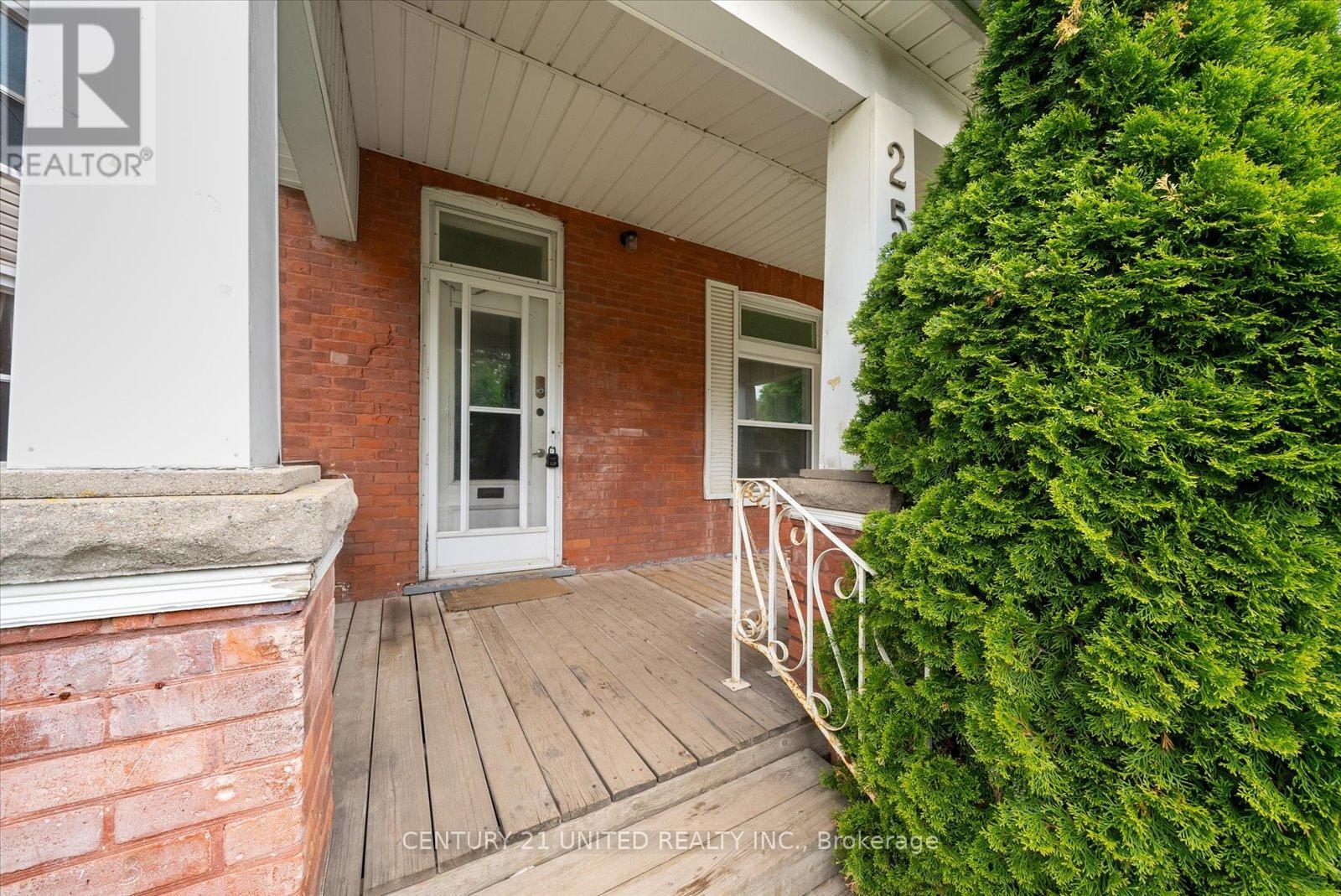 252 London Street, Peterborough Central, Ontario  K9H 2Z2 - Photo 3 - X12162896