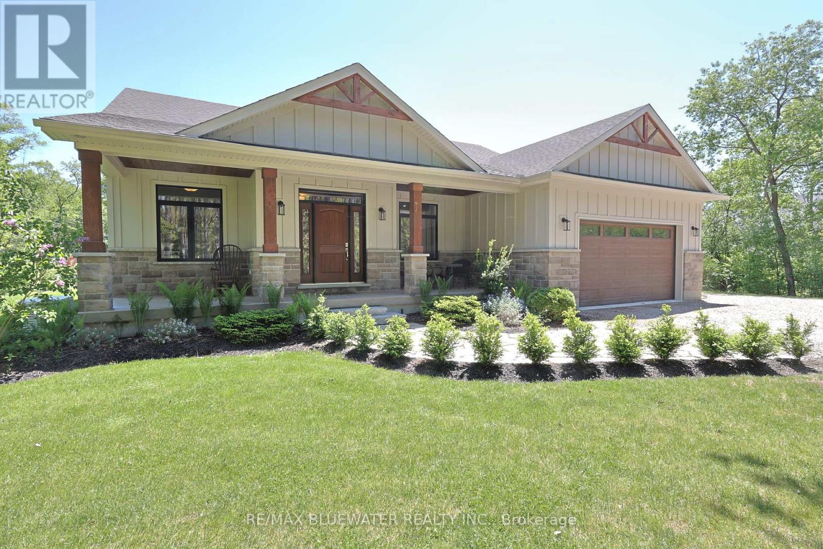 8437 Goosemarsh Line, Lambton Shores, Ontario  N0M 1T0 - Photo 1 - X12162898