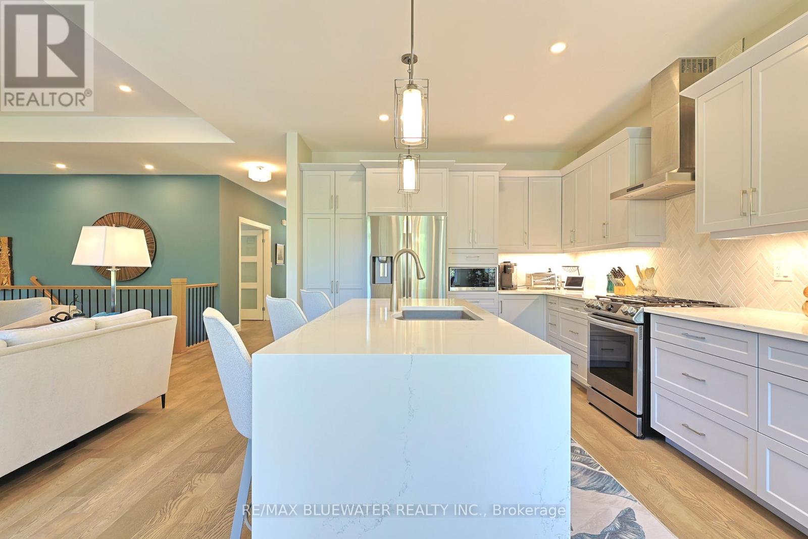 8437 Goosemarsh Line, Lambton Shores, Ontario  N0M 1T0 - Photo 21 - X12162898