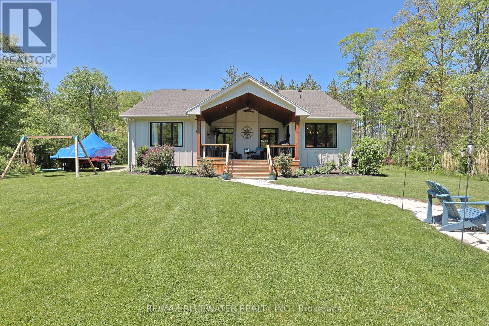8437 Goosemarsh Line, Lambton Shores, Ontario  N0M 1T0 - Photo 45 - X12162898