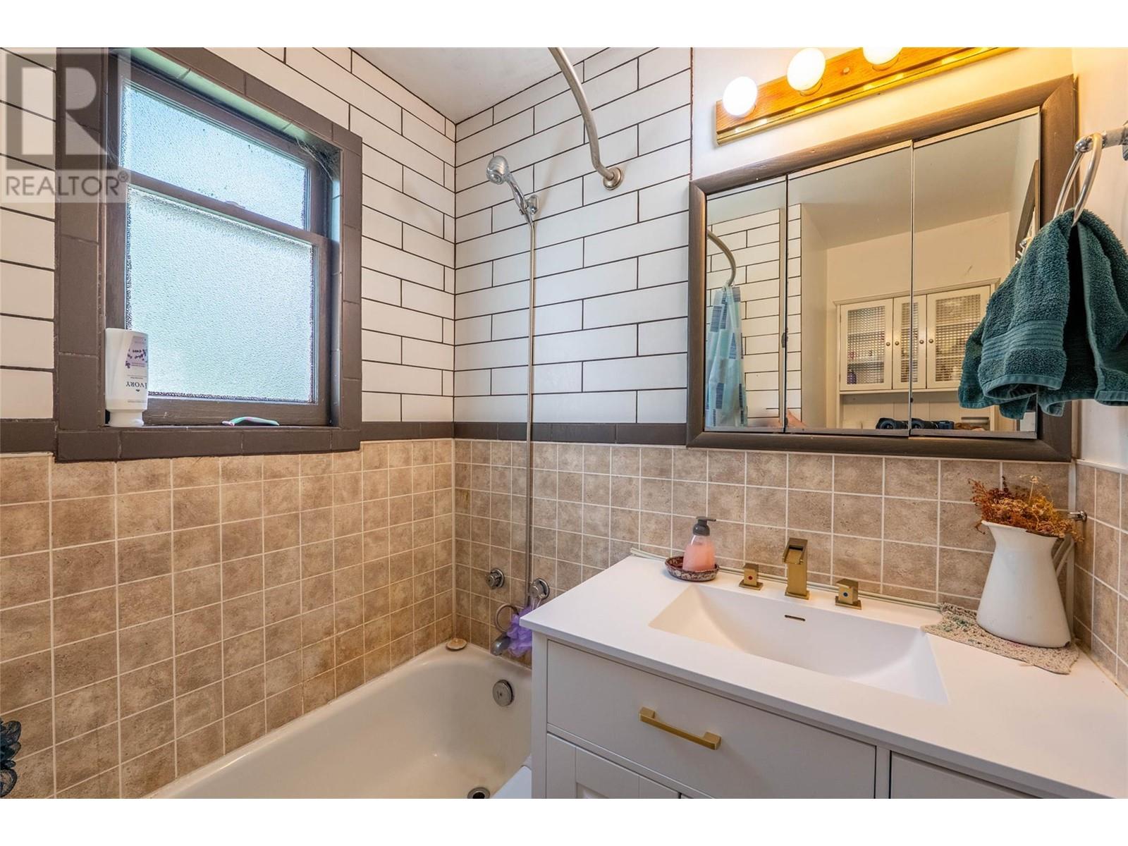 809 Davies Street, Nelson, British Columbia  V1L 3T6 - Photo 27 - 10347813