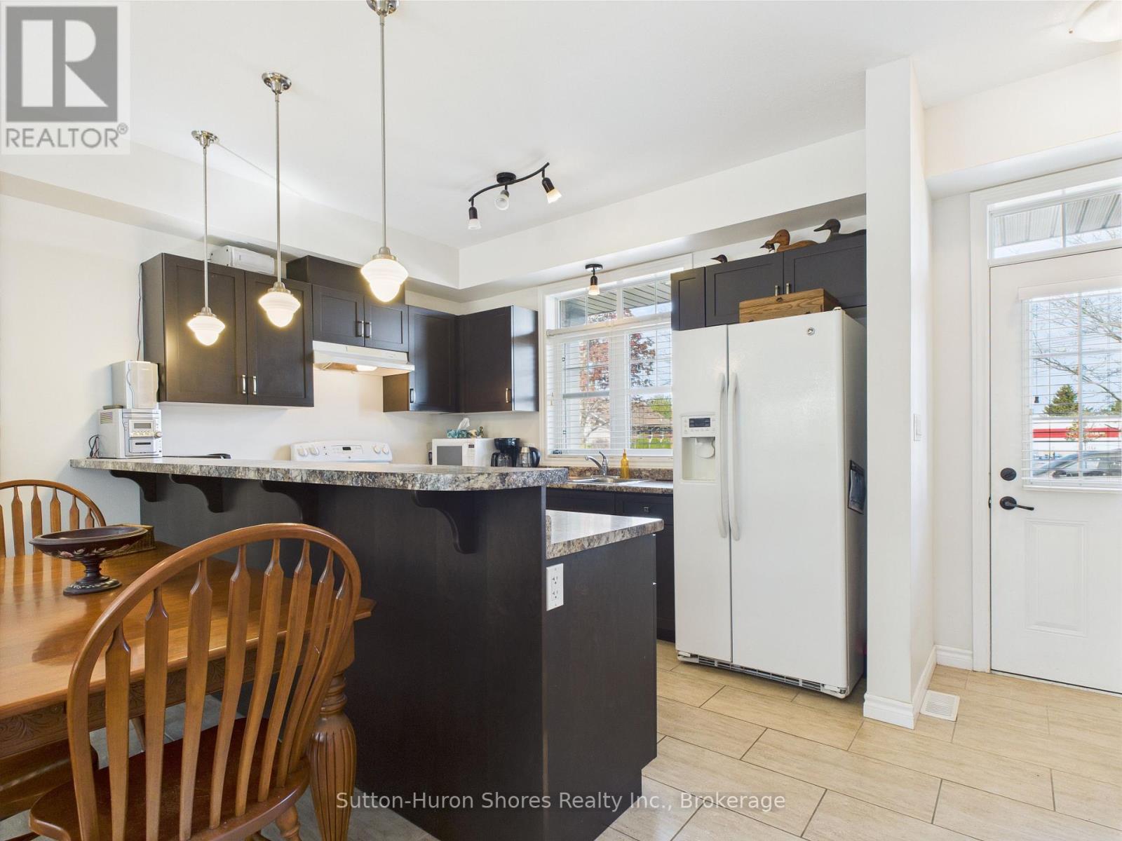 24 - 935 Goderich Street, Saugeen Shores, Ontario  N0H 2C3 - Photo 3 - X12078248