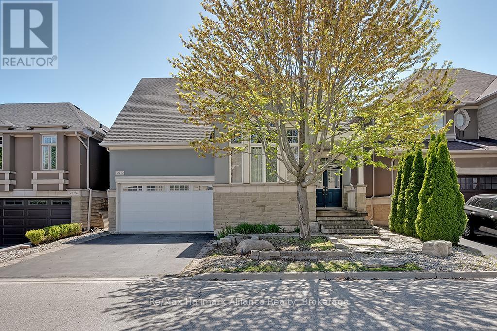 2240 Blackbird Court, Oakville, Ontario  L6M 5E6 - Photo 2 - W12162920