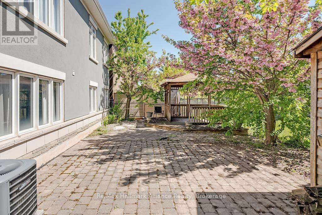 2240 Blackbird Court, Oakville, Ontario  L6M 5E6 - Photo 35 - W12162920