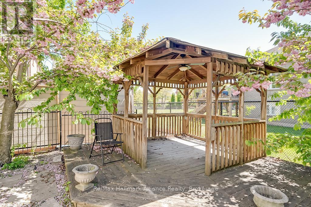 2240 Blackbird Court, Oakville, Ontario  L6M 5E6 - Photo 36 - W12162920